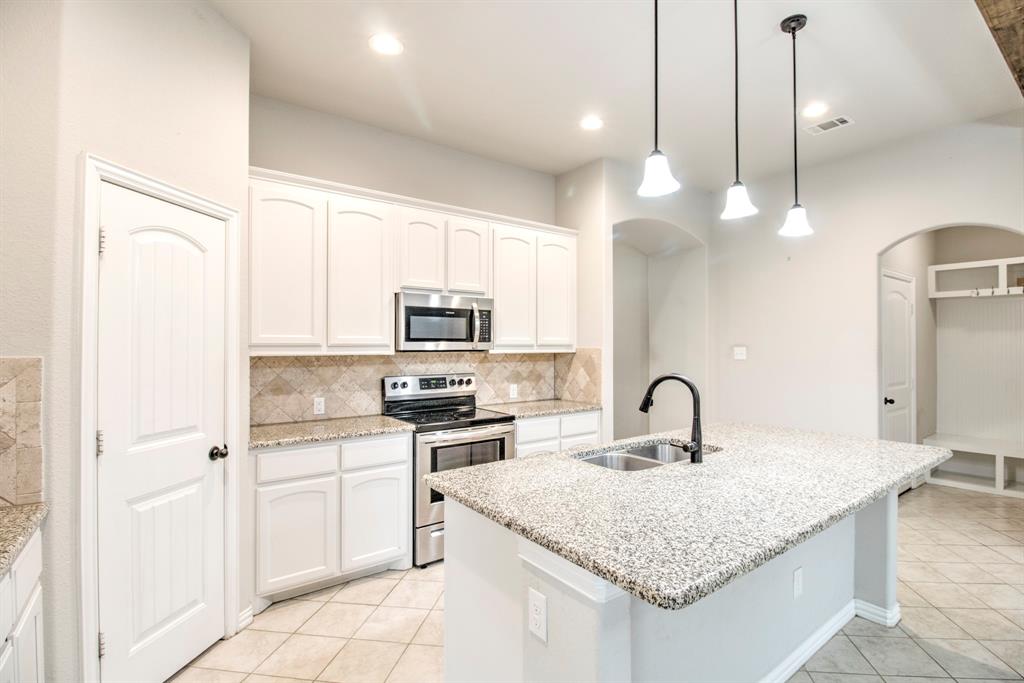 1809 Silver Oaks Property Photo 7