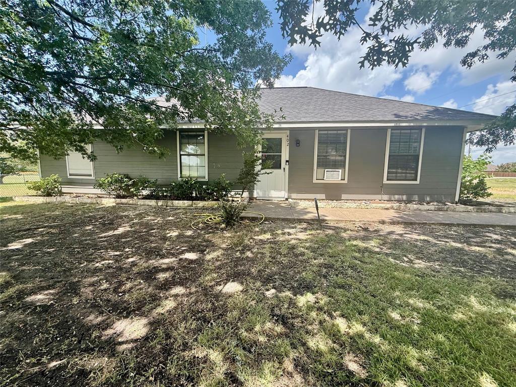 402 Lloyds Lane