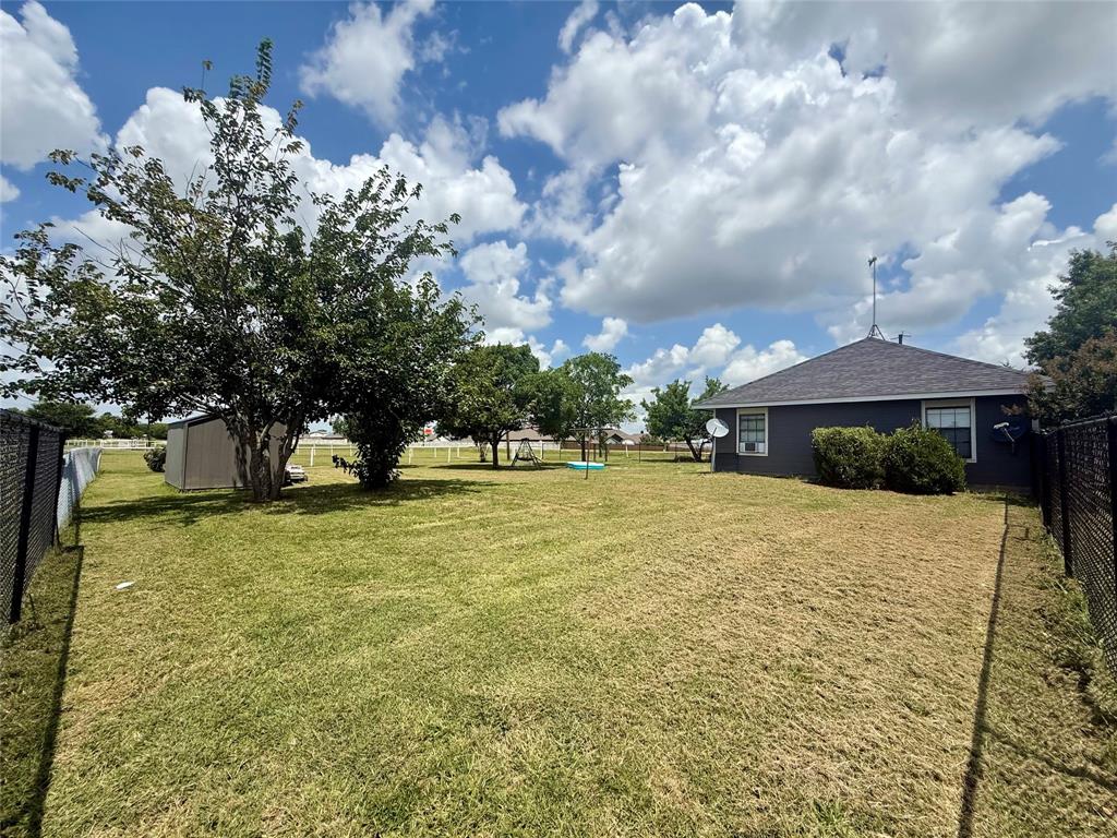 402 Lloyds Lane Property Photo 2