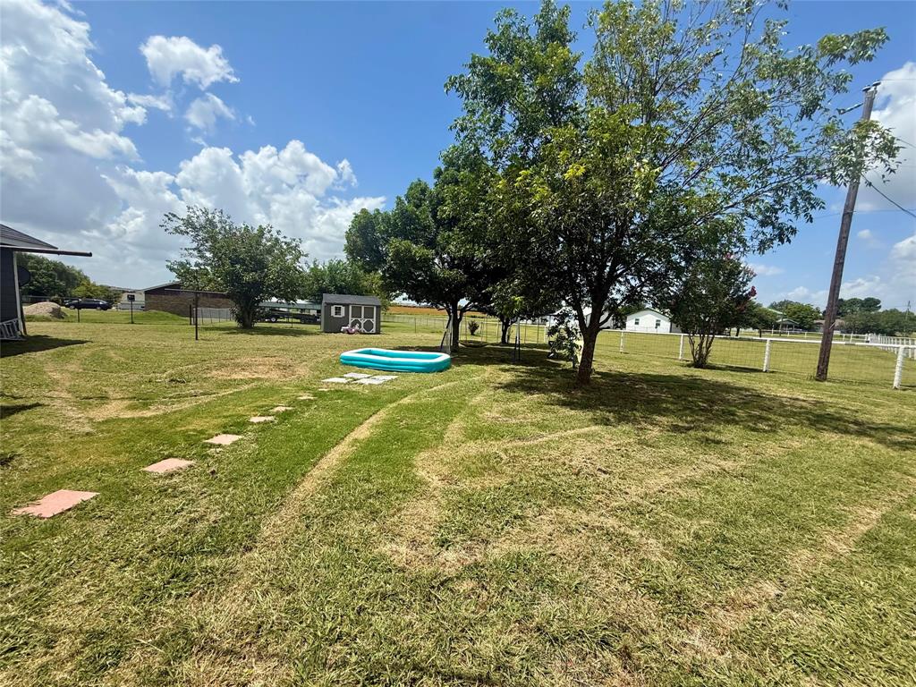 402 Lloyds Lane Property Photo 3