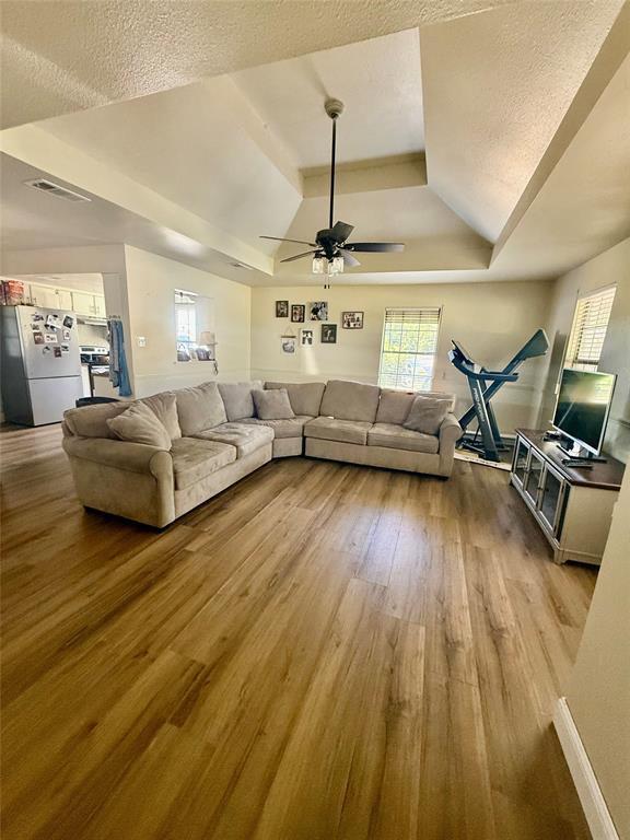 402 Lloyds Lane Property Photo 4