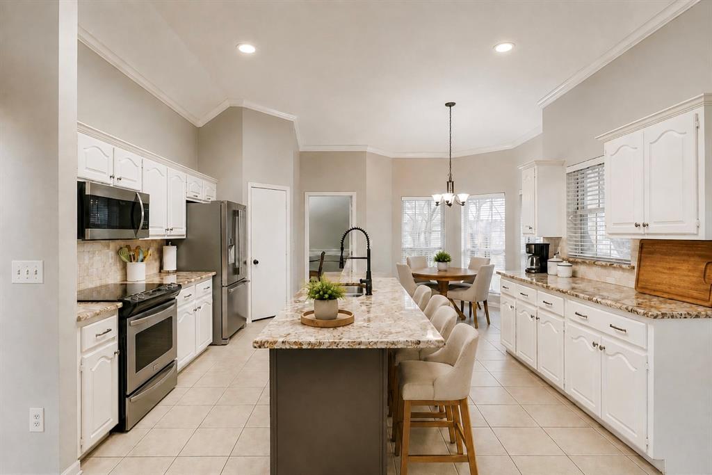 2124 Green Hill Drive Property Photo 3