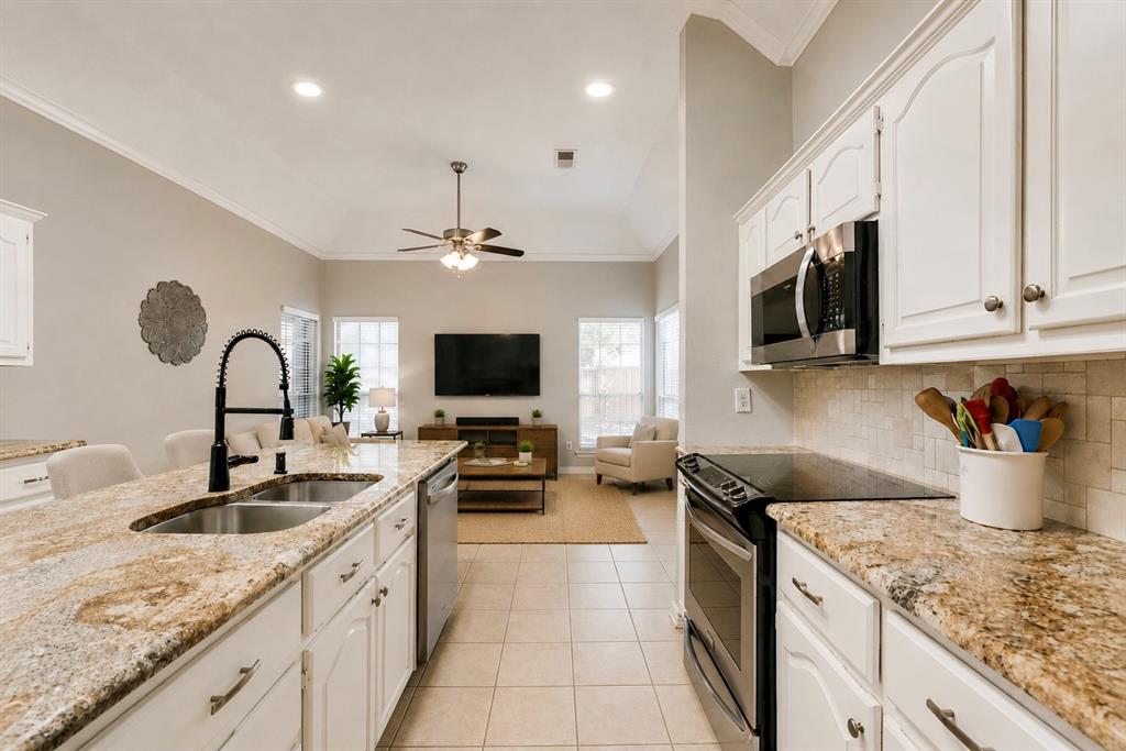 2124 Green Hill Drive Property Photo 4