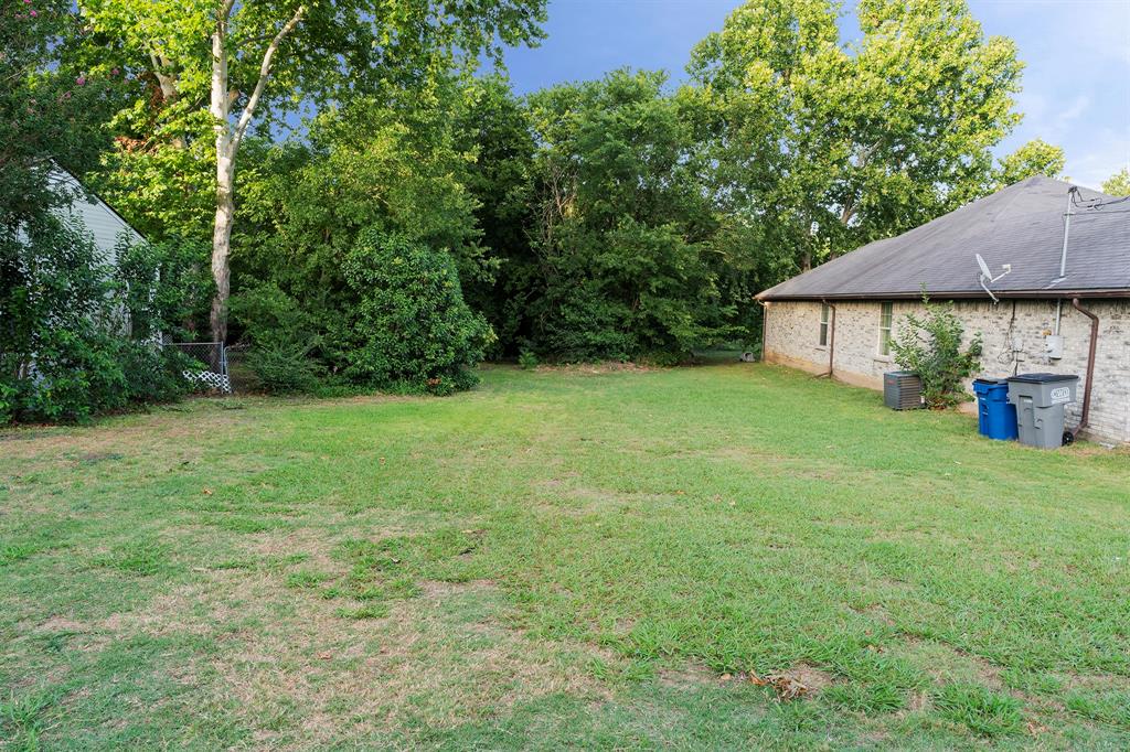 600 N Elm Street Property Photo 2