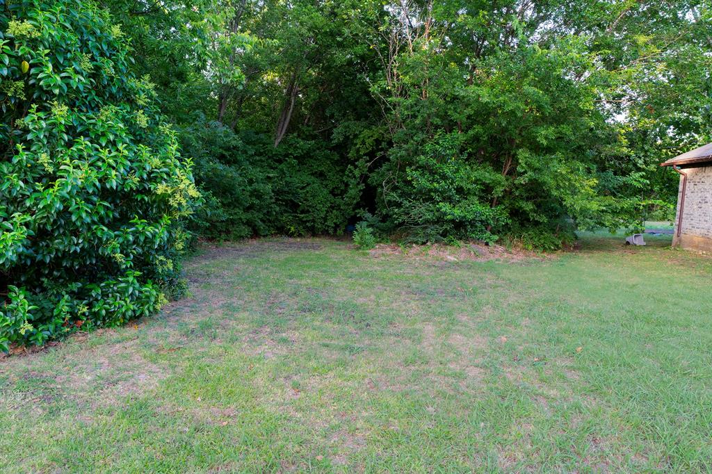600 N Elm Street Property Photo 3