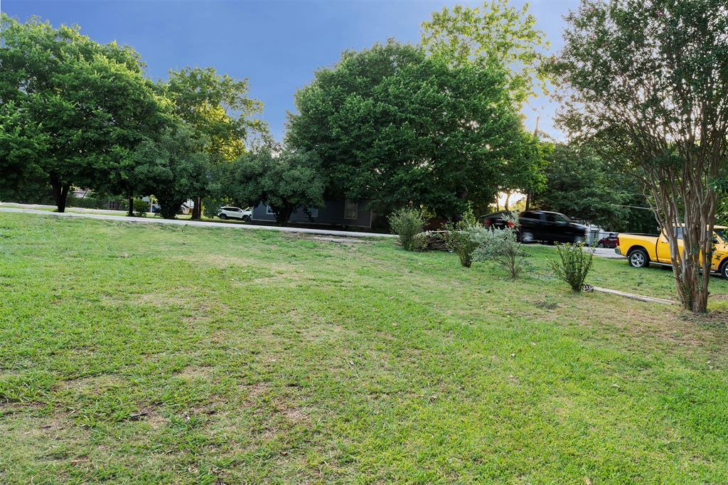 600 N Elm Street Property Photo 4