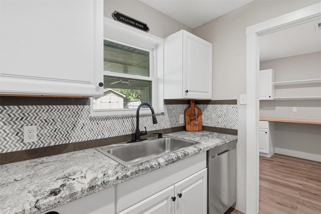 332 S Sealy Avenue Property Photo 11