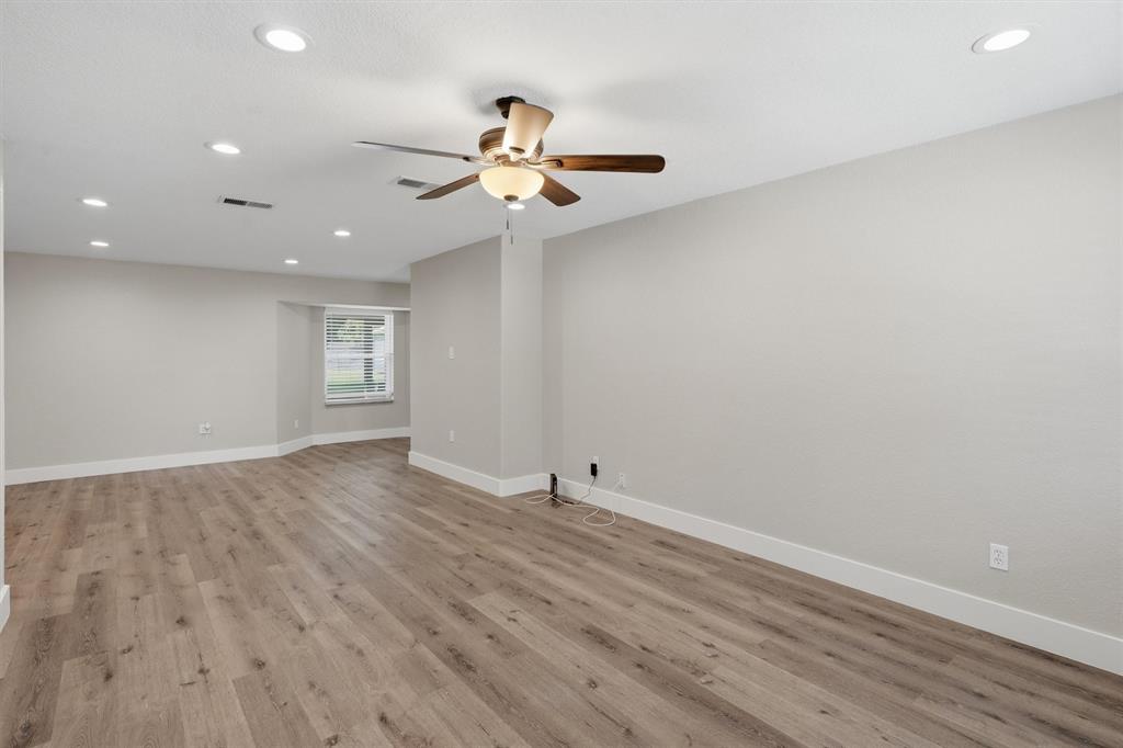 332 S Sealy Avenue Property Photo 13