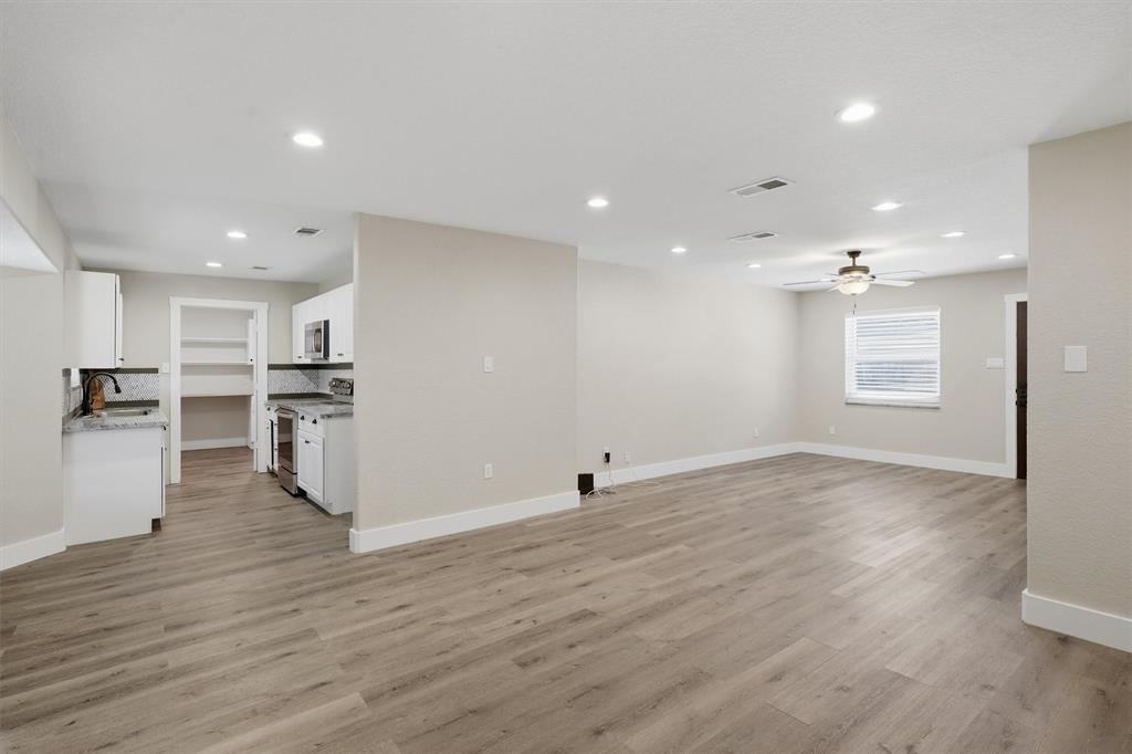 332 S Sealy Avenue Property Photo 15