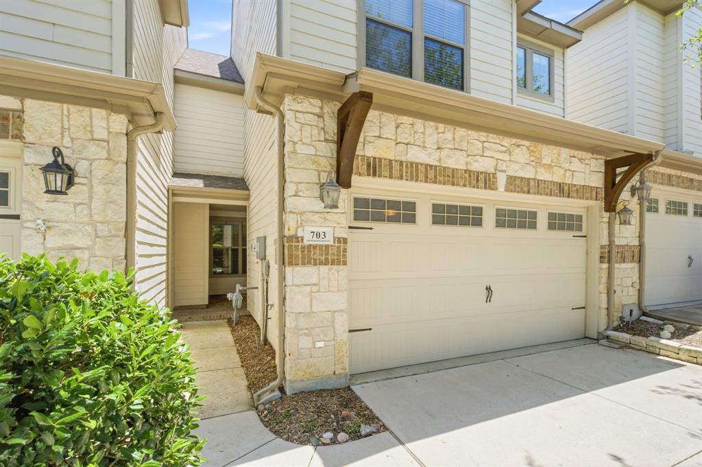 703 Chestnut Hill Drive Property Photo 4