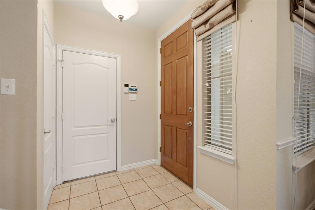 703 Chestnut Hill Drive Property Photo 6