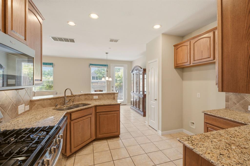 703 Chestnut Hill Drive Property Photo 8