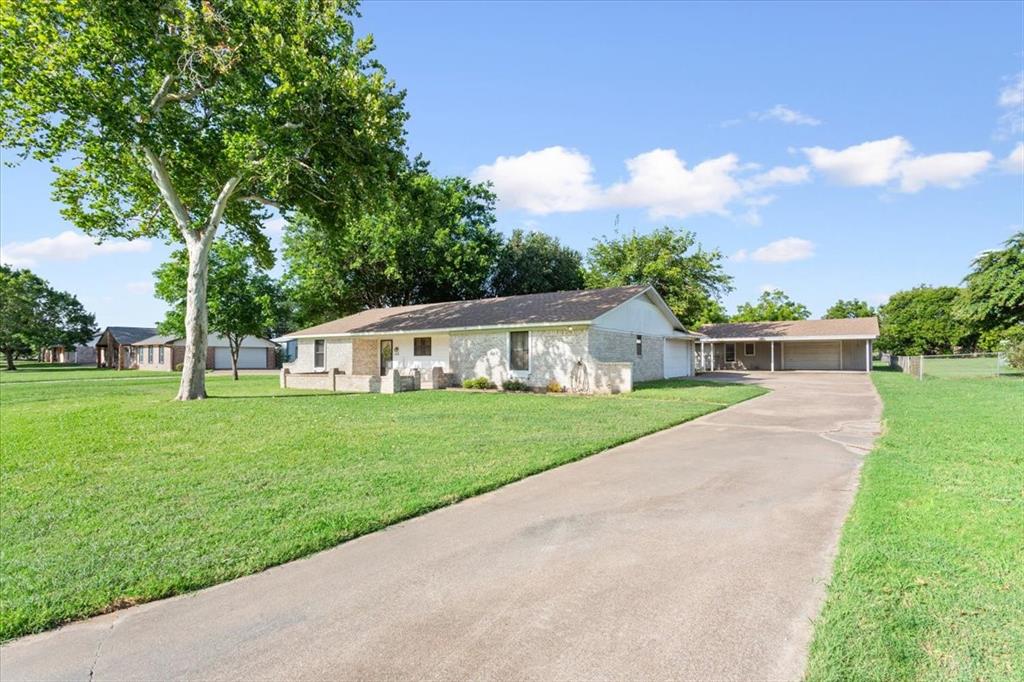 108 Towne West Drive Property Photo 1