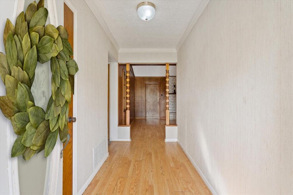 108 Towne West Drive Property Photo 4