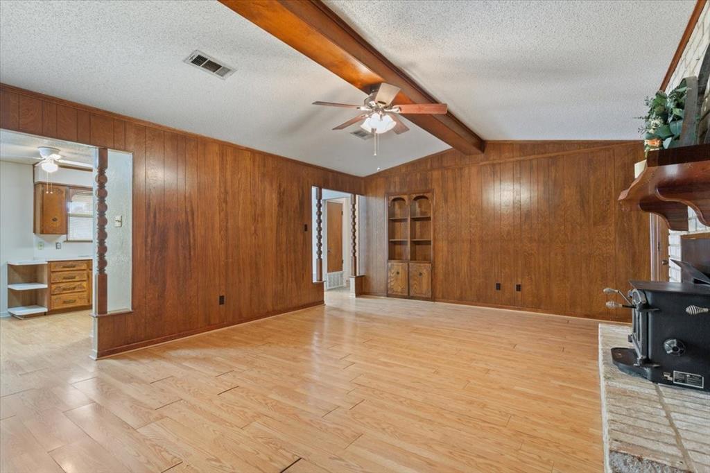 108 Towne West Drive Property Photo 6