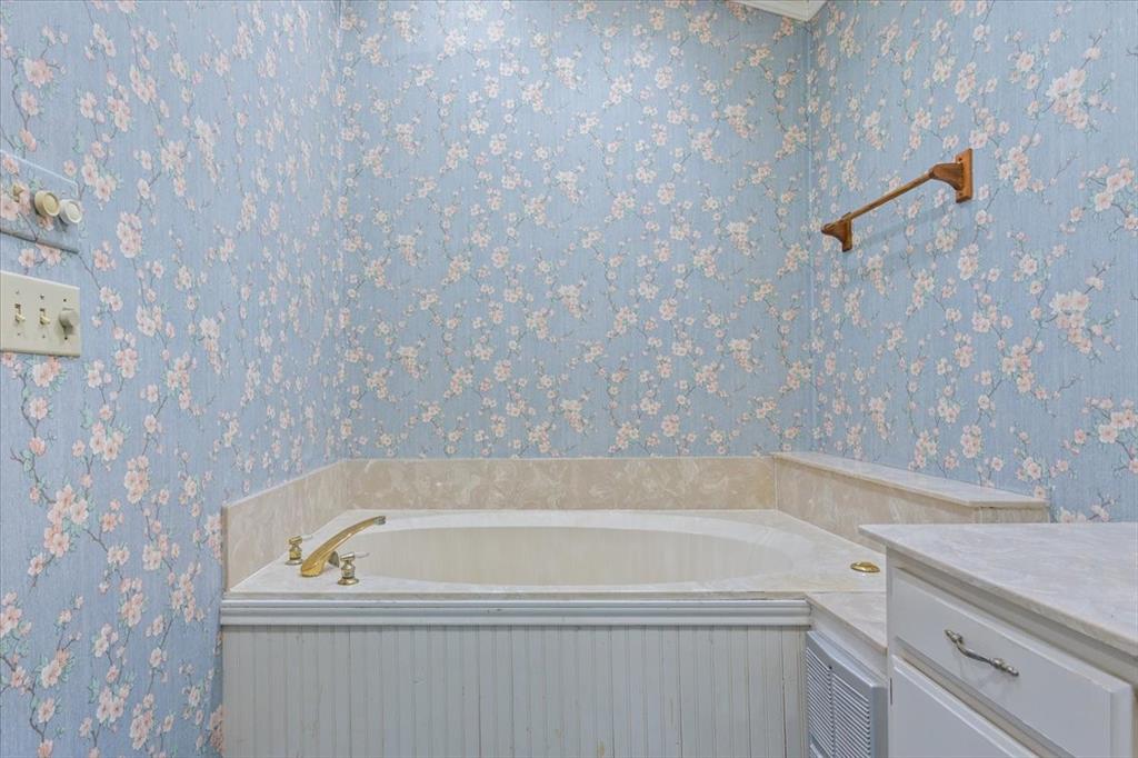 108 Towne West Drive Property Photo 12