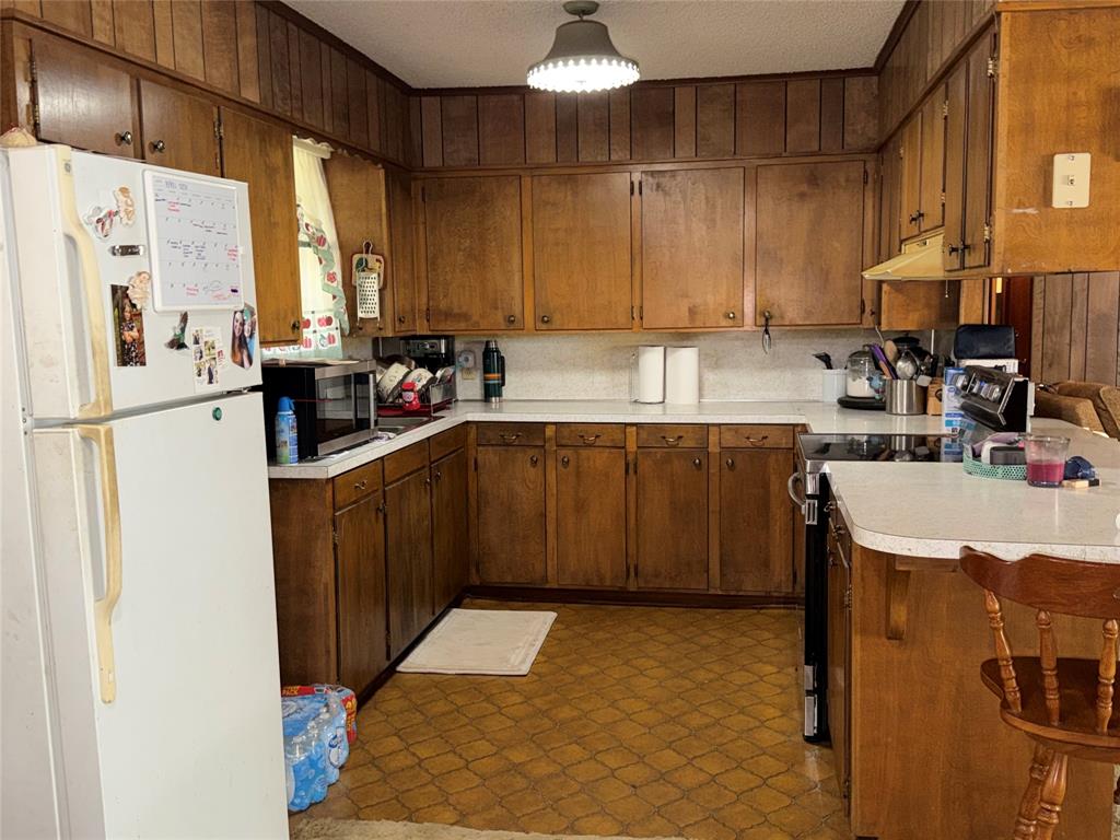 1634 Binning Road Property Photo 4