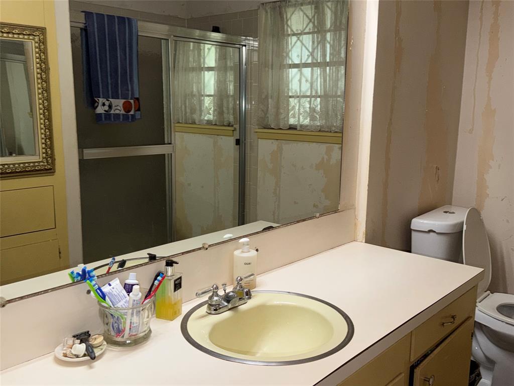 1634 Binning Road Property Photo 9