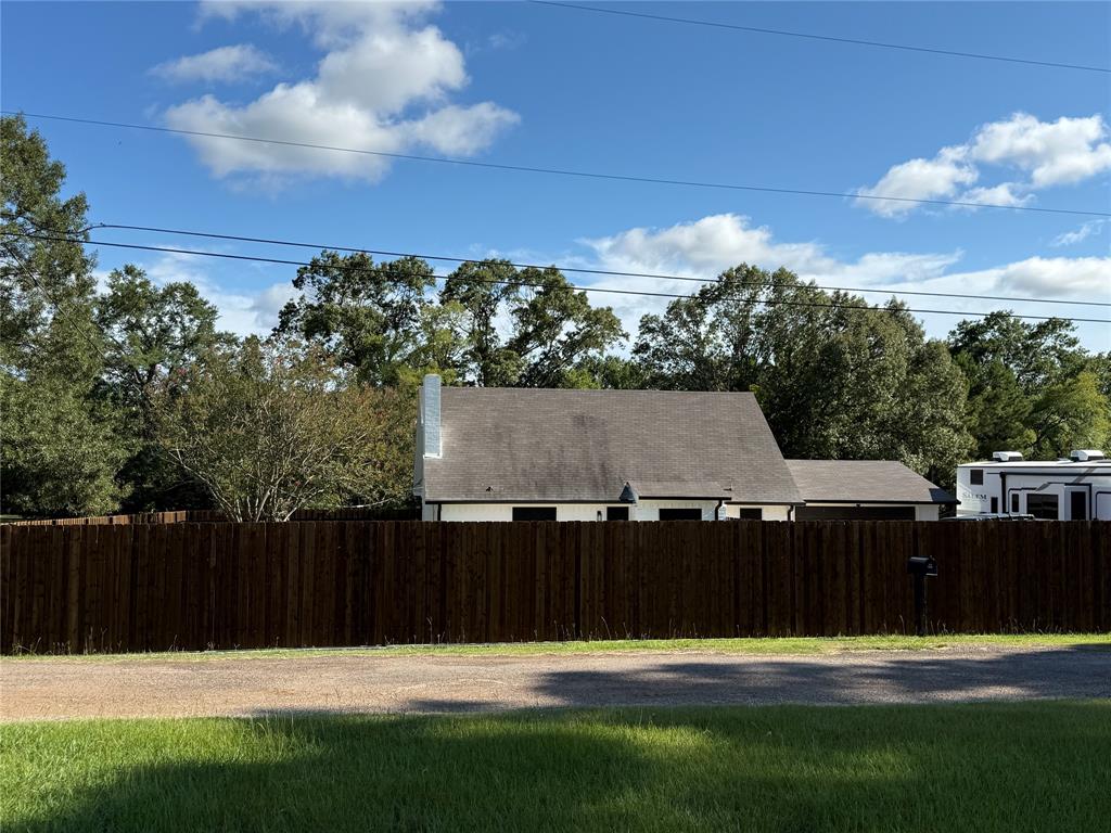 519 Clearwater Road Property Photo 4
