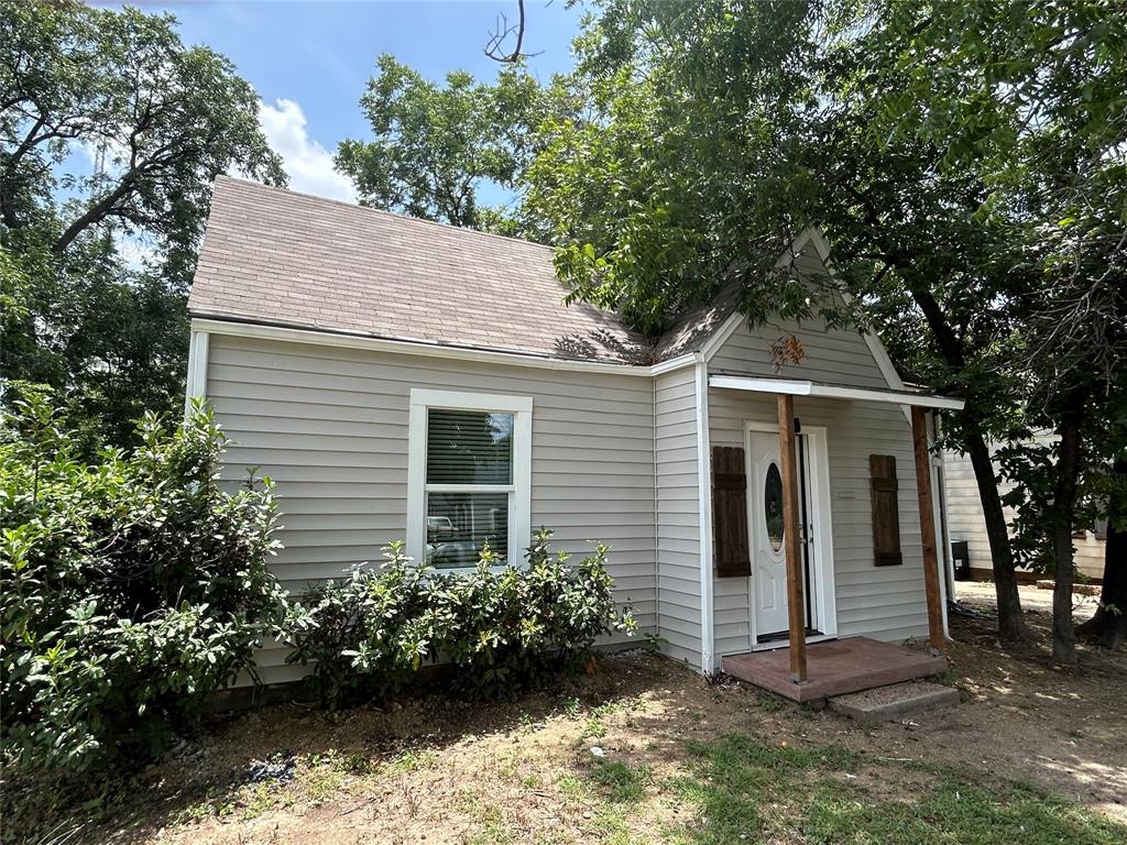 600 E Robert Street Property Photo 2