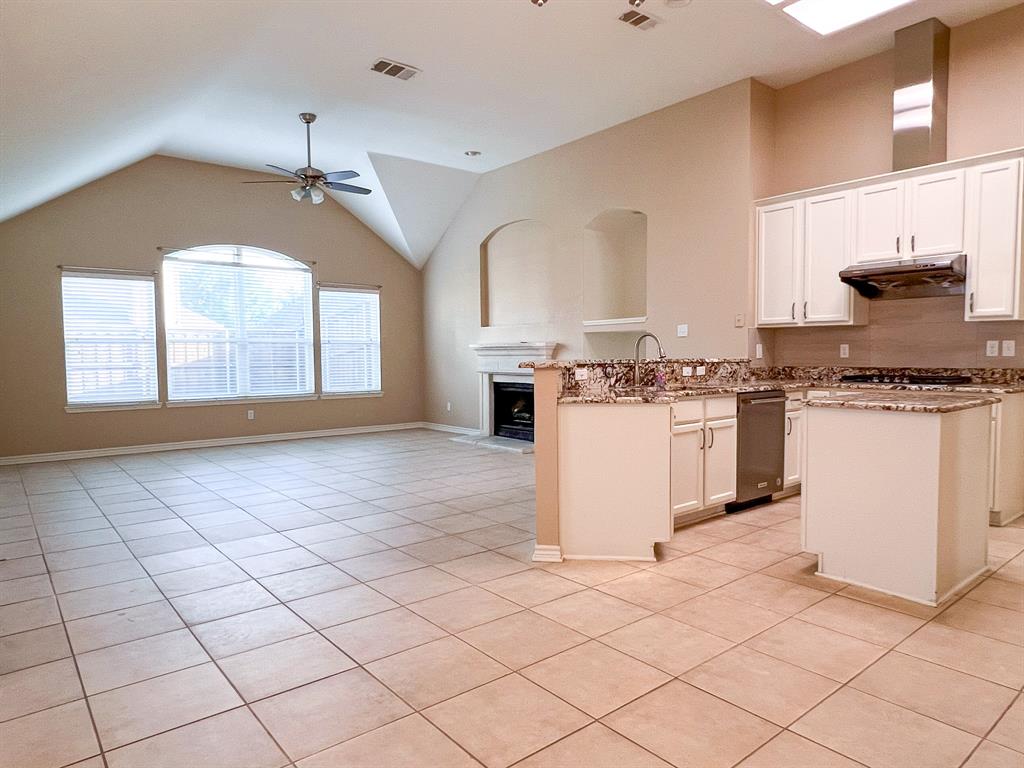 2033 Nottingham Place Property Photo 6