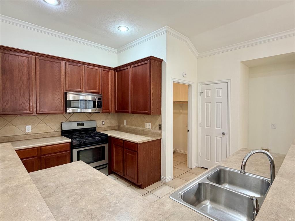 211 Parakeet Drive Property Photo 4
