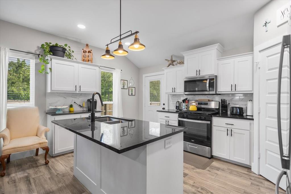 16134 Crossing Circle Property Photo 1