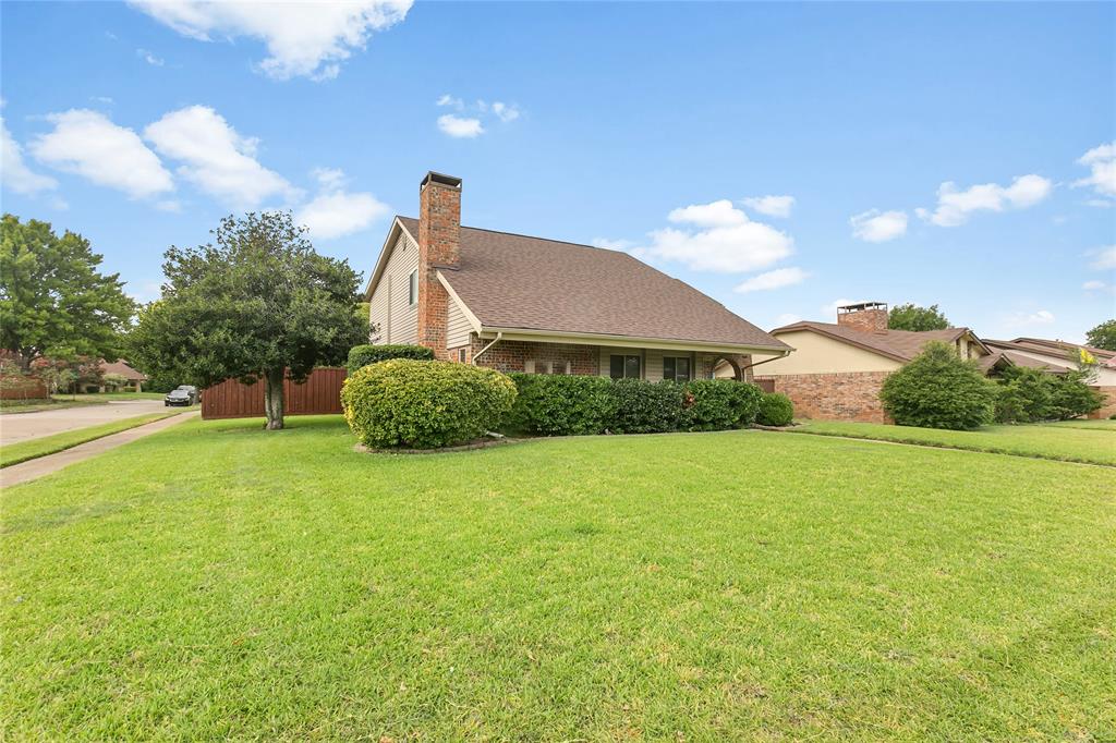 3302 Ivanhoe Lane Property Photo 4