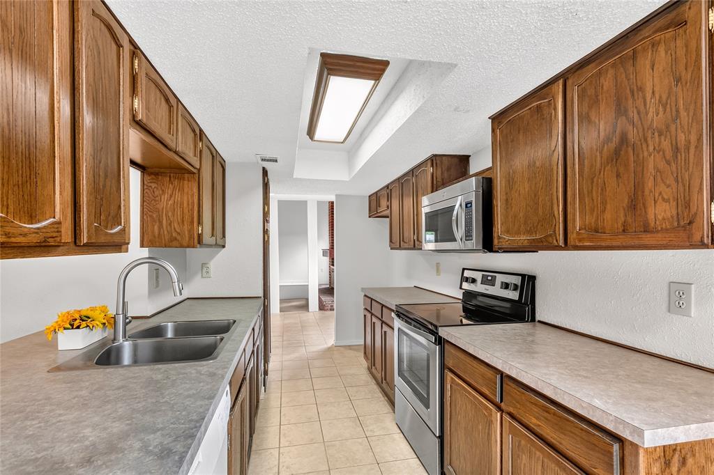 3302 Ivanhoe Lane Property Photo 14