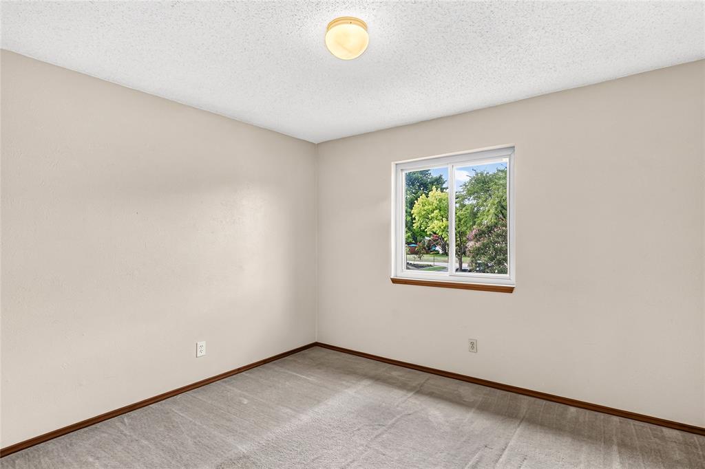 3302 Ivanhoe Lane Property Photo 28
