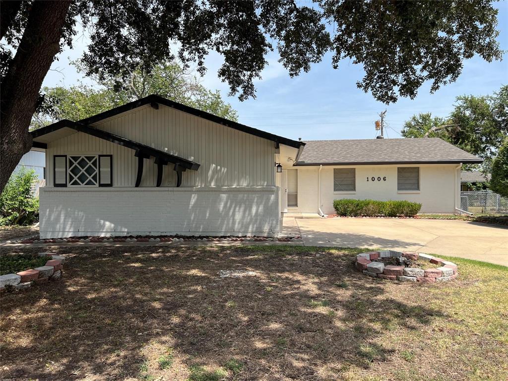 1006 Mccallum Drive Property Photo 1