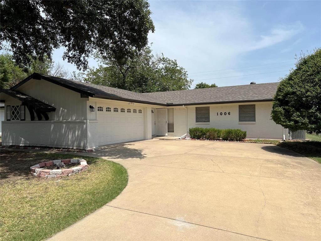 1006 Mccallum Drive Property Photo 2