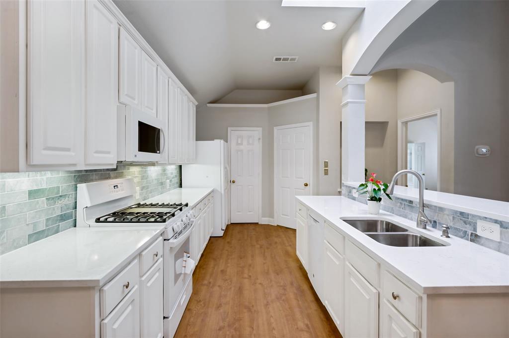 8012 Springmoss Drive Property Photo 11