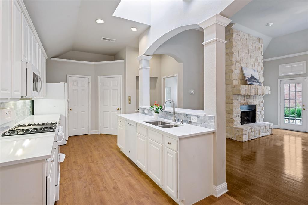 8012 Springmoss Drive Property Photo 12