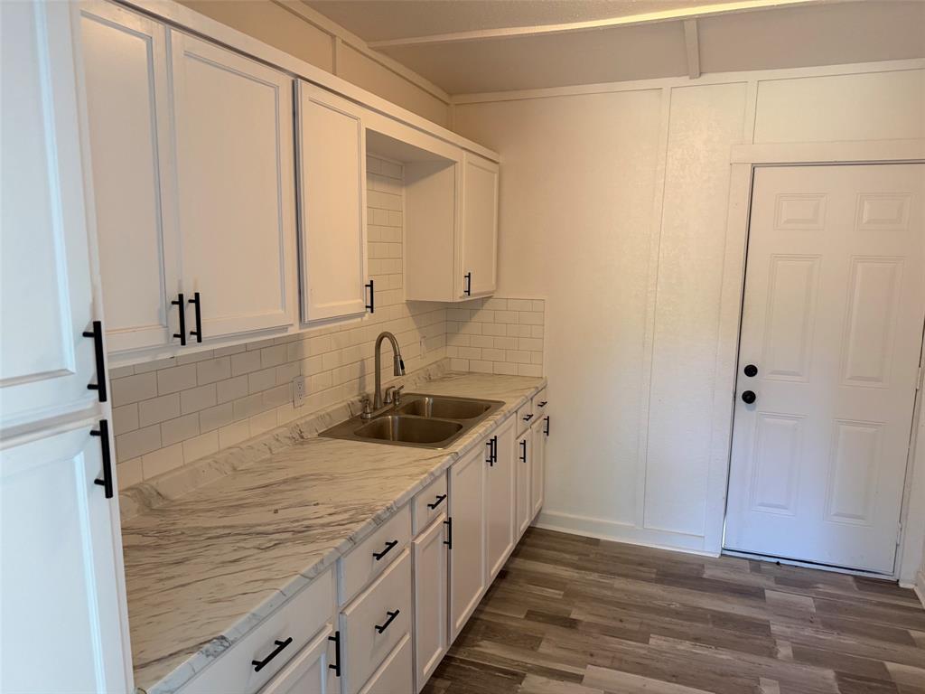 506 W Trinity Street Property Photo 2