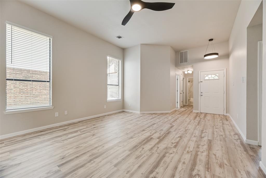 654 Spring Street Property Photo 4