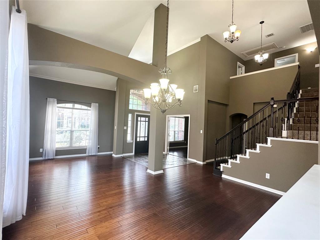 806 Cascades Drive Property Photo 2