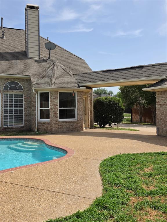 2720 Springhill Drive Property Photo 3