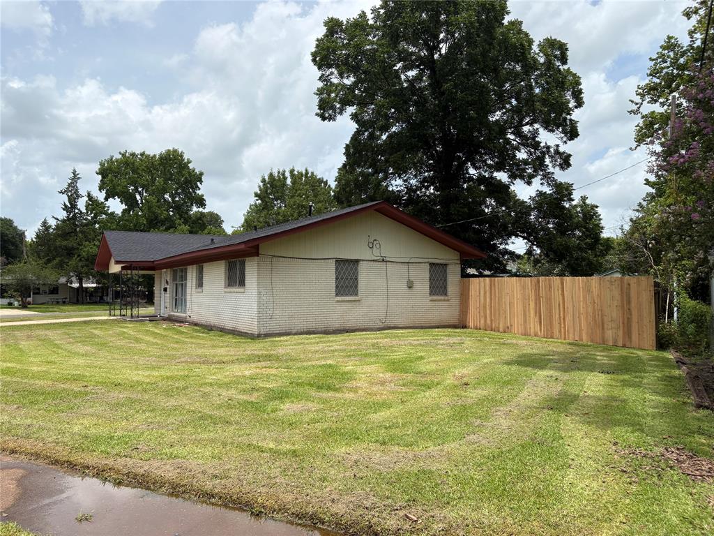 1116 Len Street Property Photo 3