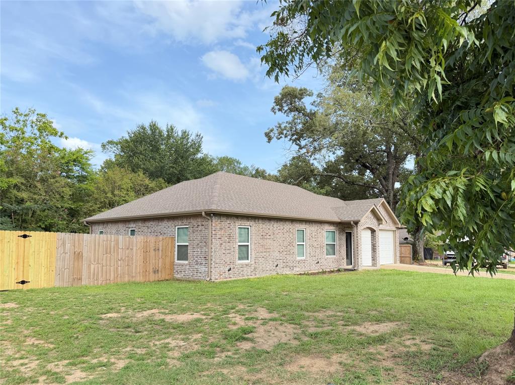 449 Cypress Street Property Photo 4