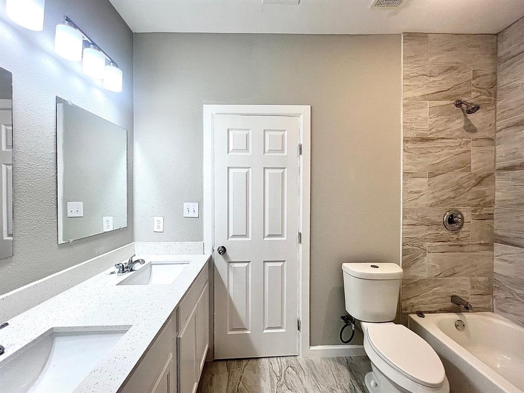 22060 Flanagan Circle B Property Photo 11
