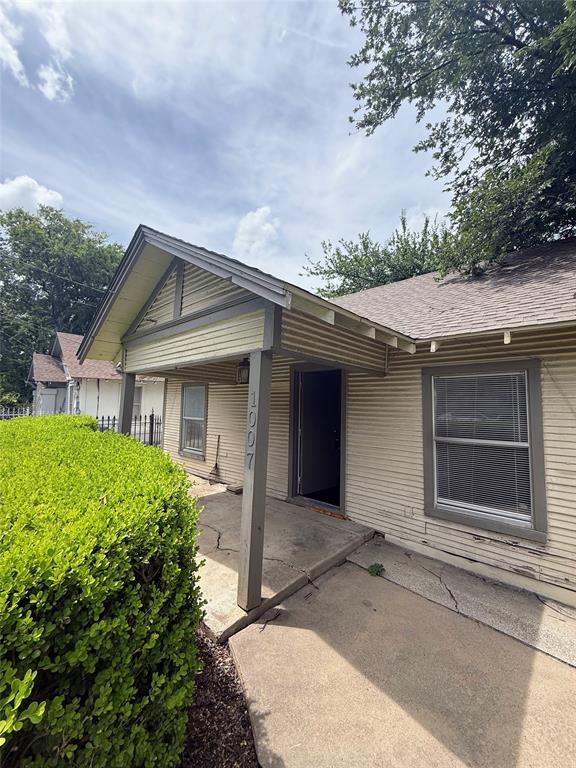 1007 W Clarendon Drive Property Photo 3