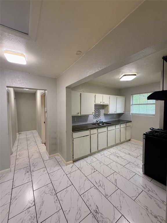 1007 W Clarendon Drive Property Photo 6