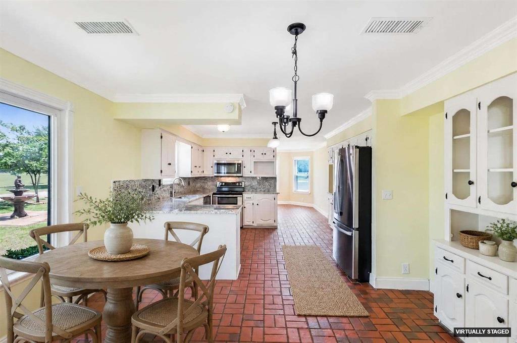 11054 County Road 2464 Property Photo 15