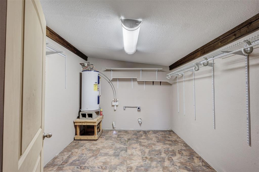 11054 County Road 2464 Property Photo 37