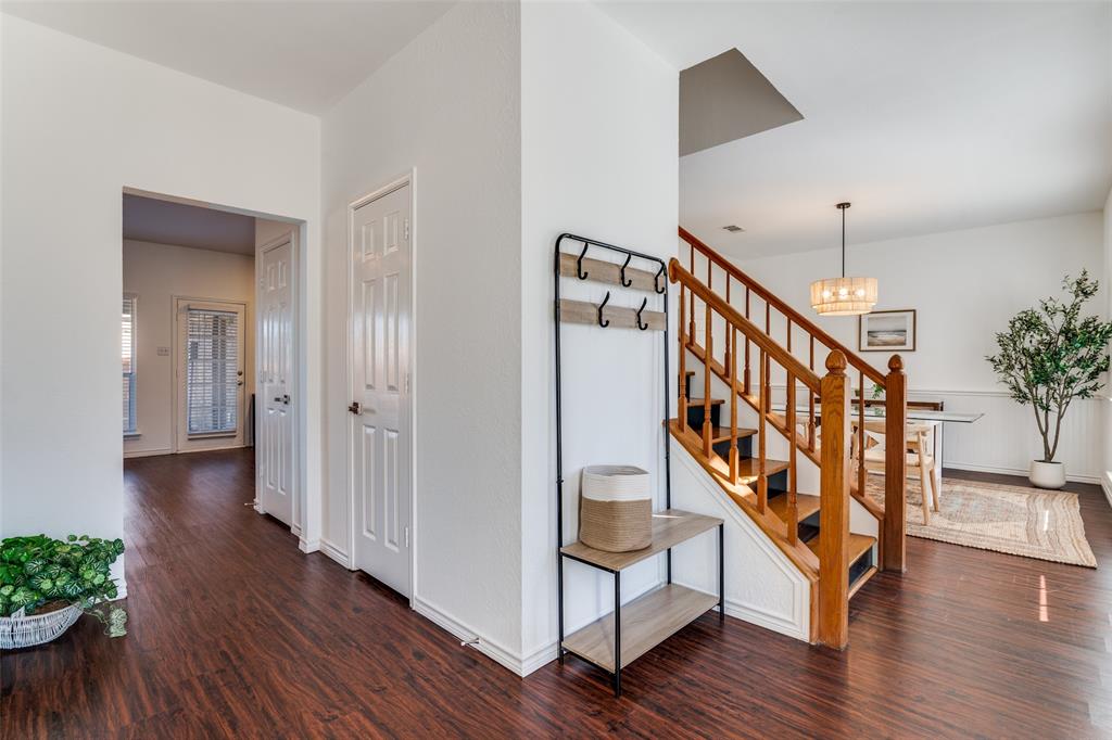6814 Silver Lake Drive Property Photo 3