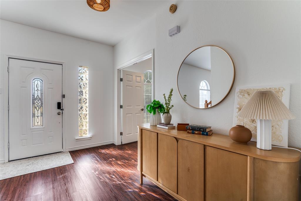 6814 Silver Lake Drive Property Photo 4
