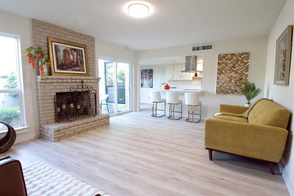 1231 Lexington Square Property Photo 1