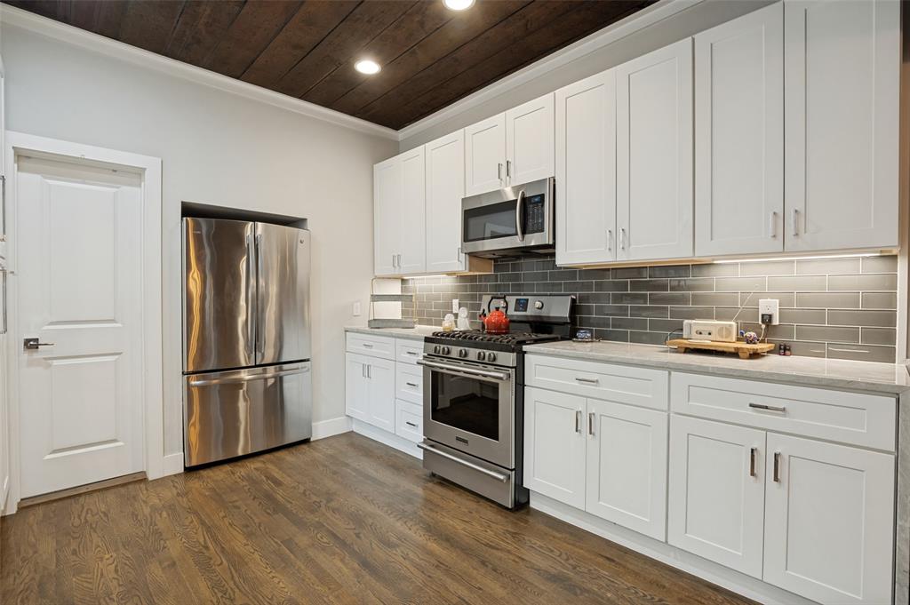 526 S Edgefield Avenue Property Photo 14