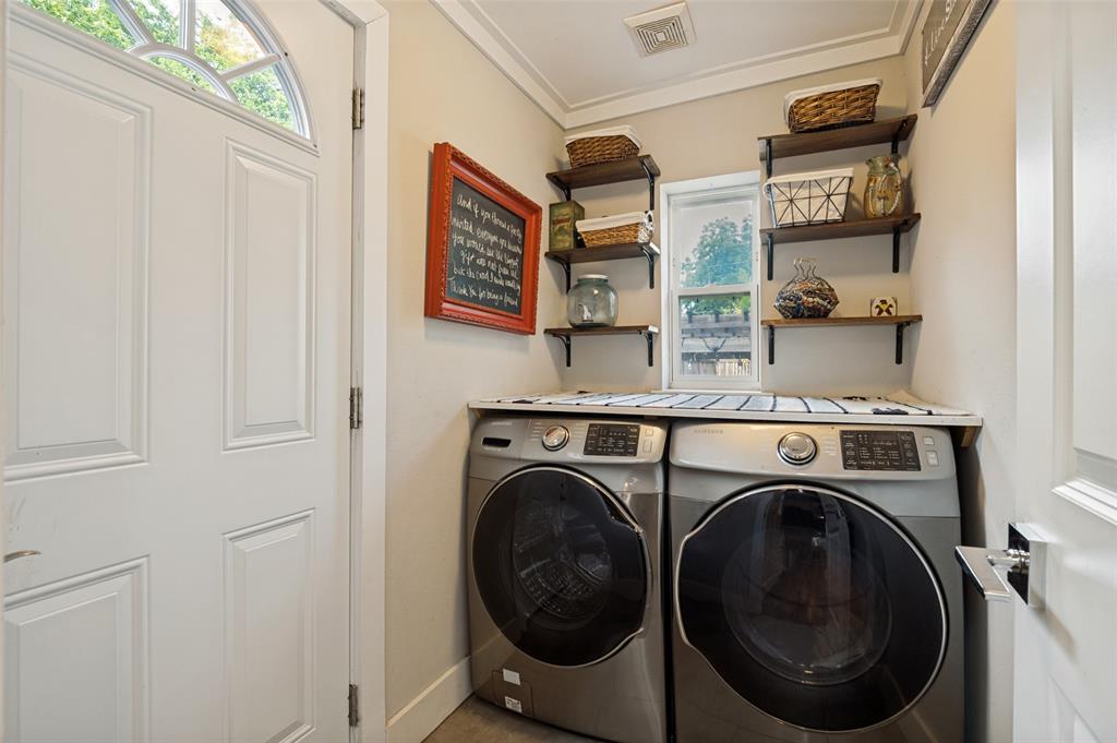 526 S Edgefield Avenue Property Photo 17